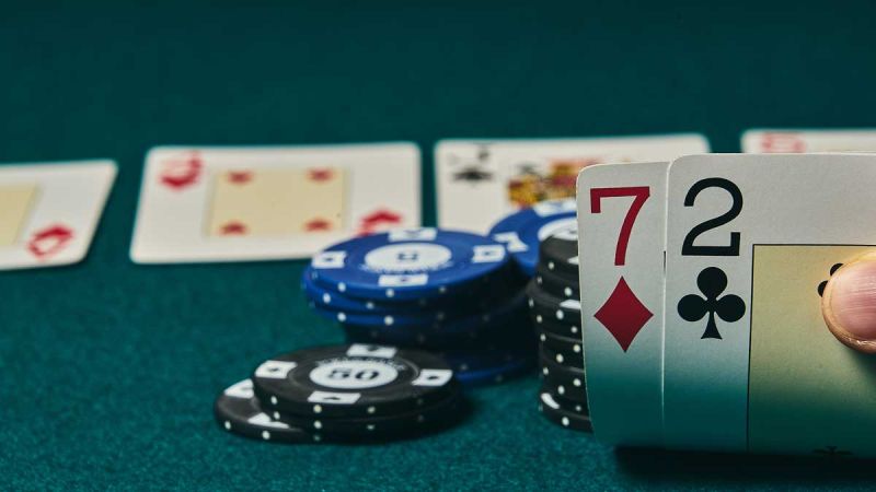 Người chơi cần hiểu đúng về đánh bluff trong poker W388