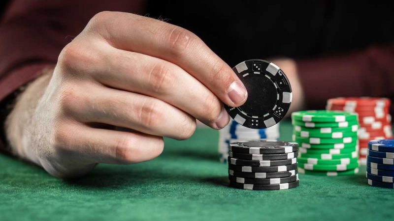 Cần tỉnh táo khi đánh bluff trong poker